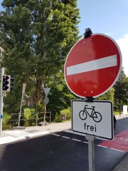 2021-08-06-radinfra-pf-zusatzzeichen-fahrrad-frei-einbahnstrasse-cover.jpg