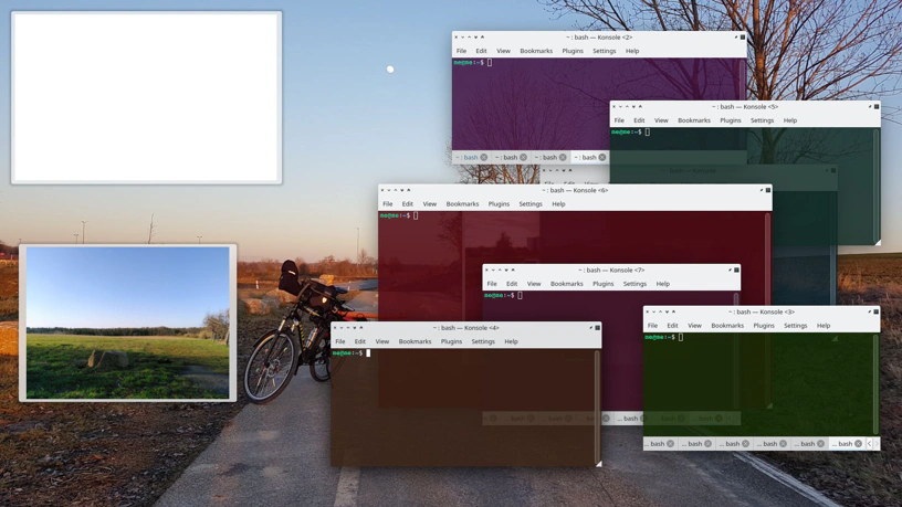 Mehrere Konsolen auf einem Desktop. Jede hat eine andere Hintergrundfarbe.