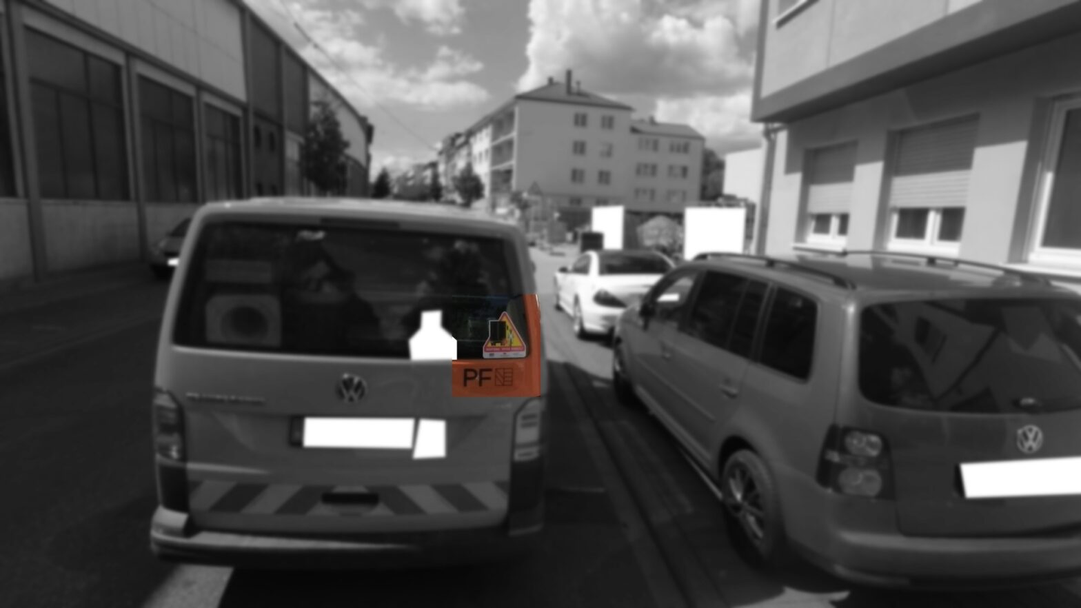 „Toter Winkel“-Aufkleber auf Fahrzeugen der Stadt Pforzheim
